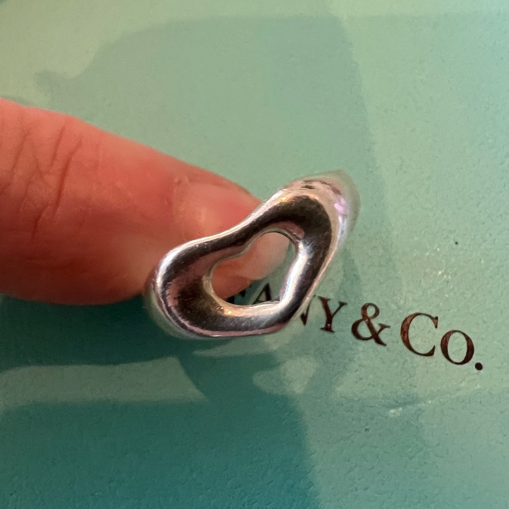 Tiffany & Co. Vintage Elsa Peretti Silver Heart Band ring size 7 1/2.